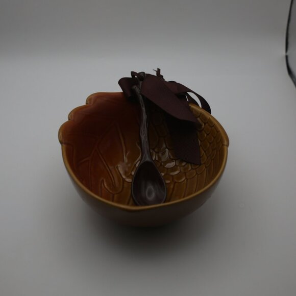 Hallmark Autumn Acorn Bowl with Twig Serving Spoon: Fall/Thanksgiving - Picture 3 of 8